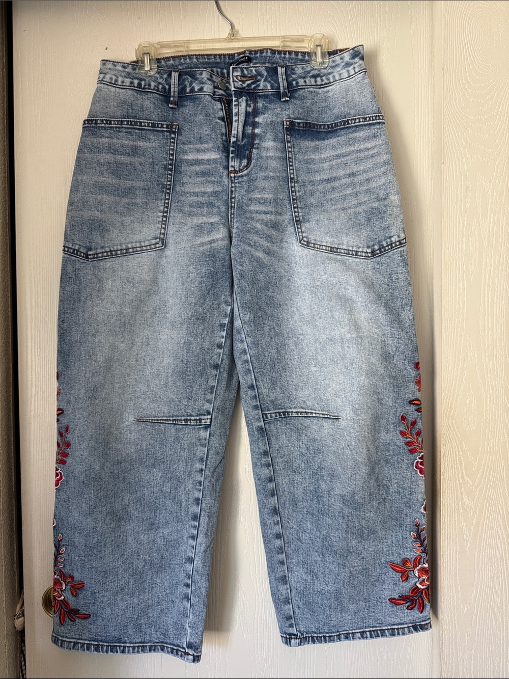 Light Wash Straight-Leg Jeans with Red Floral Embroidery